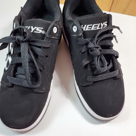 Heelys Other - Heelys Voyager Skate Shoes Black & White Kids Size 4YTH